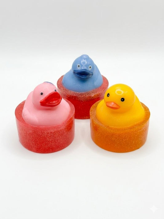 صابون أطفال طبيعي مع لعبة